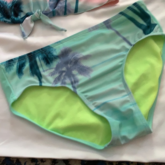 Justice 2-piece palm tree swimsuit - Picture 2 of 8